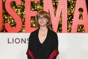 Freida McFadden já não é um segredo. Autora de “A Criada” revela identidade real e surpreende os fãs