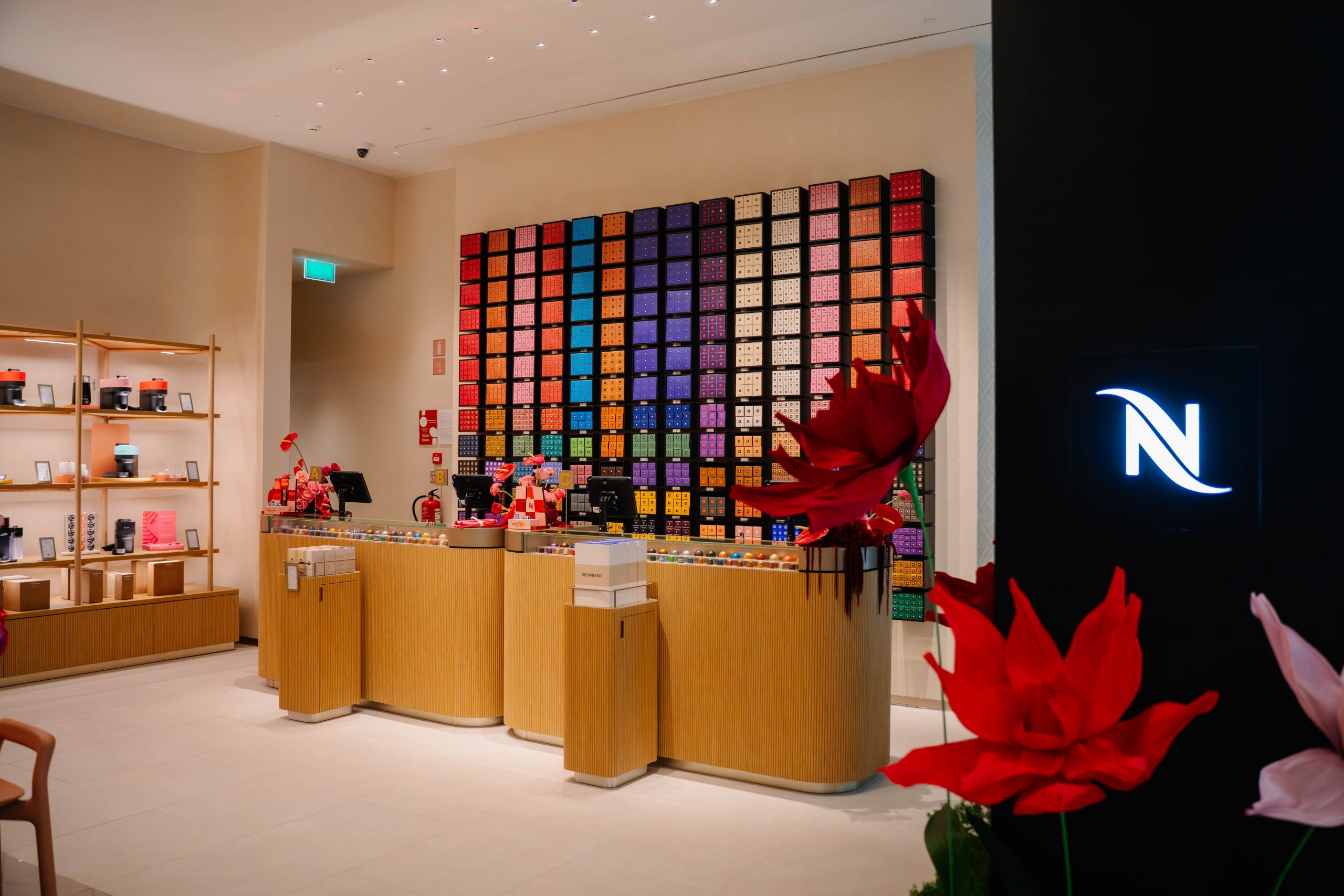 Bom filho a casa torna. Nespresso reabre a boutique em Cascais (e pode provar os cafés que quiser)