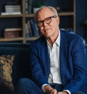 John Lithgow continuou no papel de Dumbledore apesar da polémica com J.K. Rowling. Ator explica