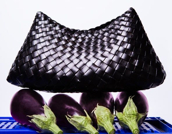 Custa 420€ e chega em 5 cores tendência. Espreite a nova clutch da Fashion Clinic com a Dragon Diffusion