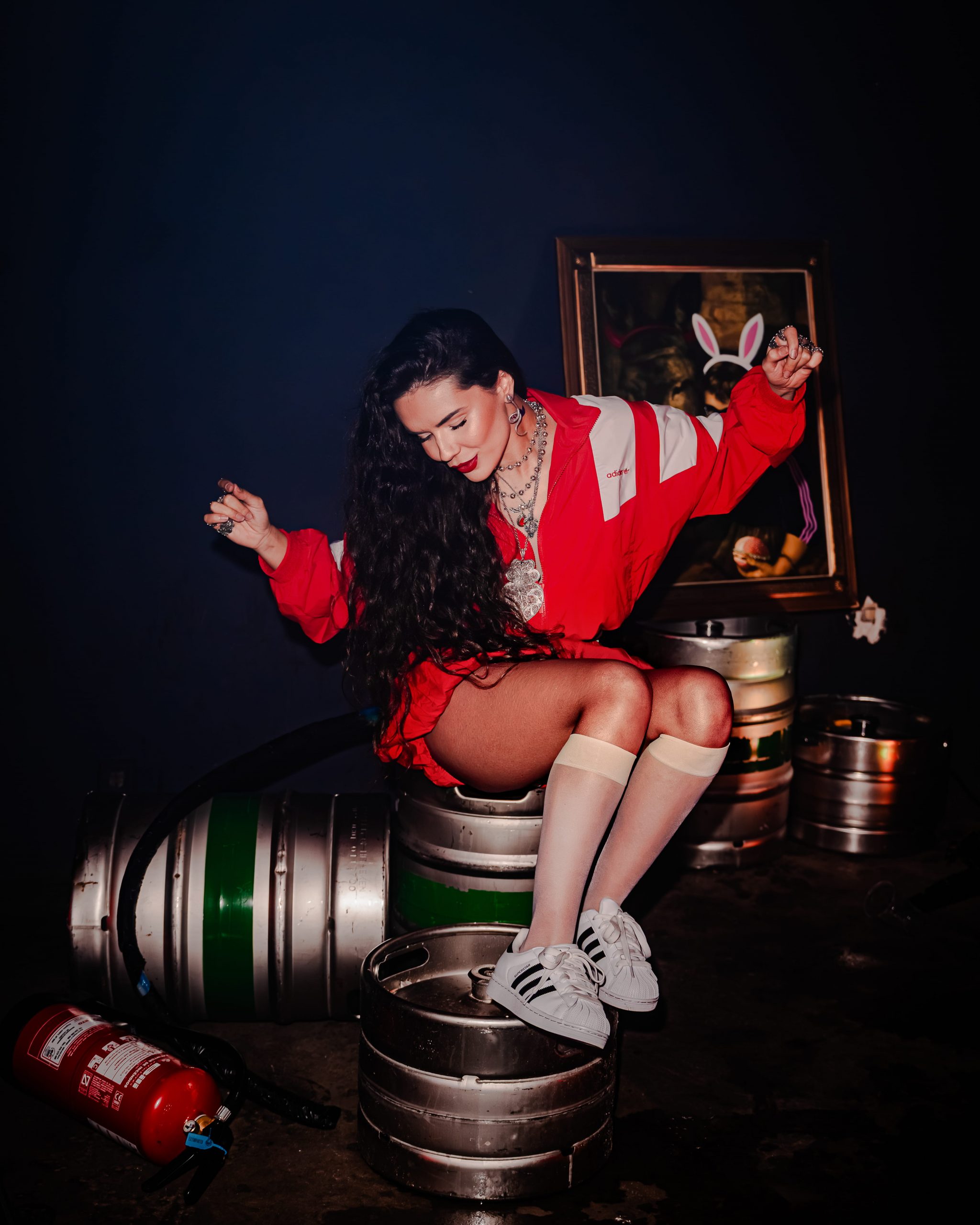 As Adidas Superstar acabaram de ganhar uma nova voz e chama-se Bia Caboz