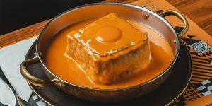 Já pode provar a gulosa francesinha minhota do Dote (desde 12€) e não precisa de sair de Lisboa