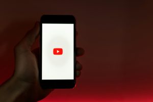 YouTube passa a ter limite de shorts e reforça controlo parental. Saiba tudo em 5 pontos
