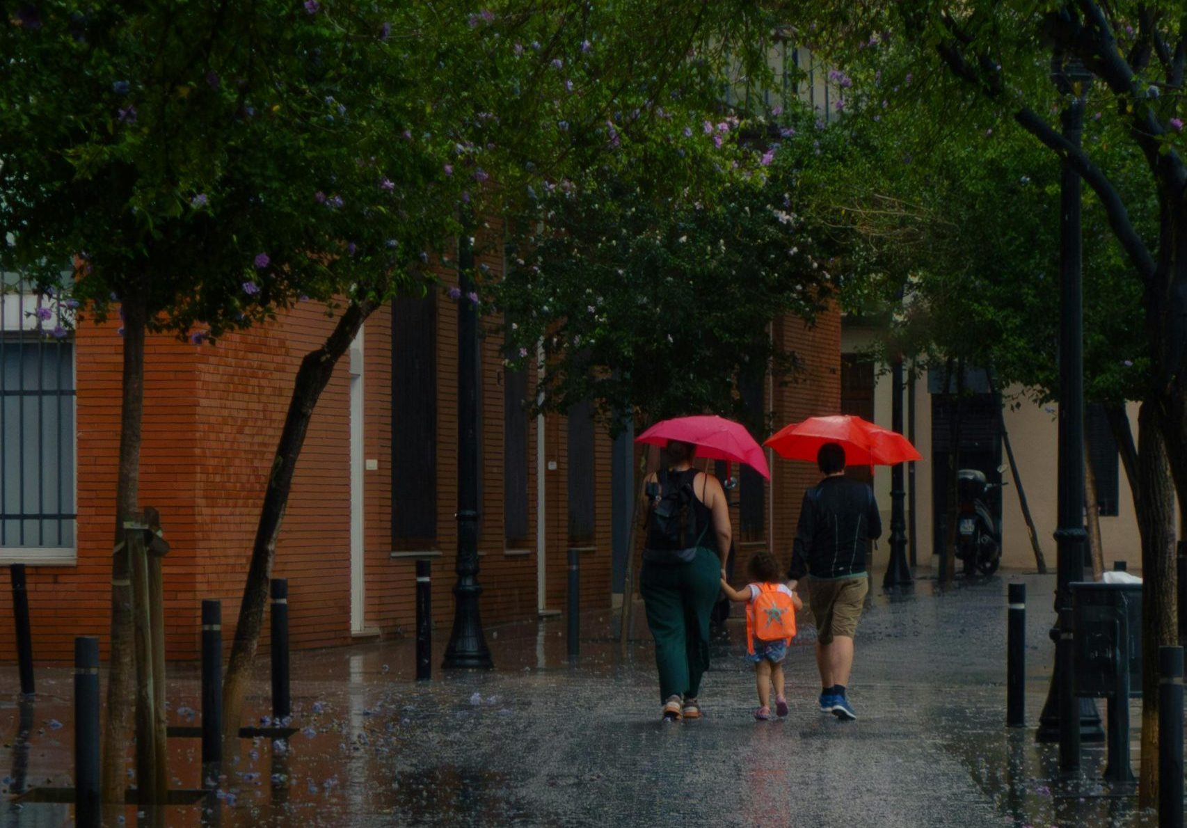 Adeus, praia. Olá, chuva e trovoada. Saiba como vai estar o tempo no fim de semana prolongado