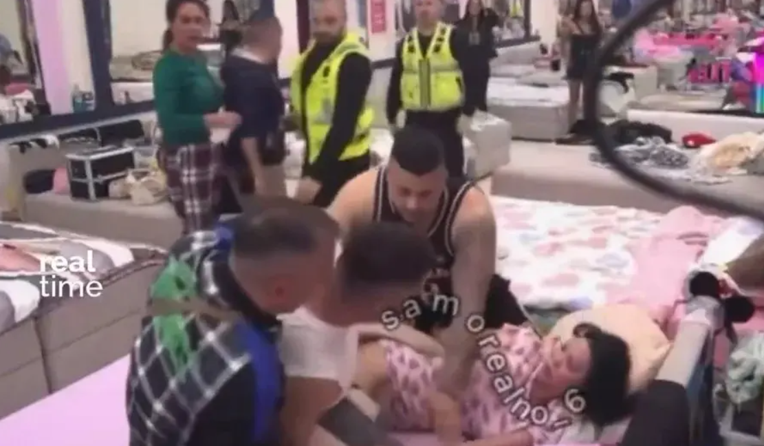 Escândalo. Concorrente de reality show na Sérvia tentou estrangular uma mulher dentro da casa. Veja o vídeo