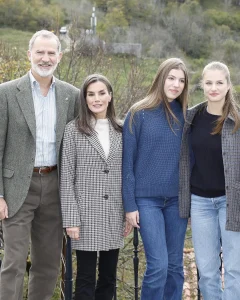 Novo livro acusa rei Felipe VI de vida dupla e relações secretas com homens. Entenda