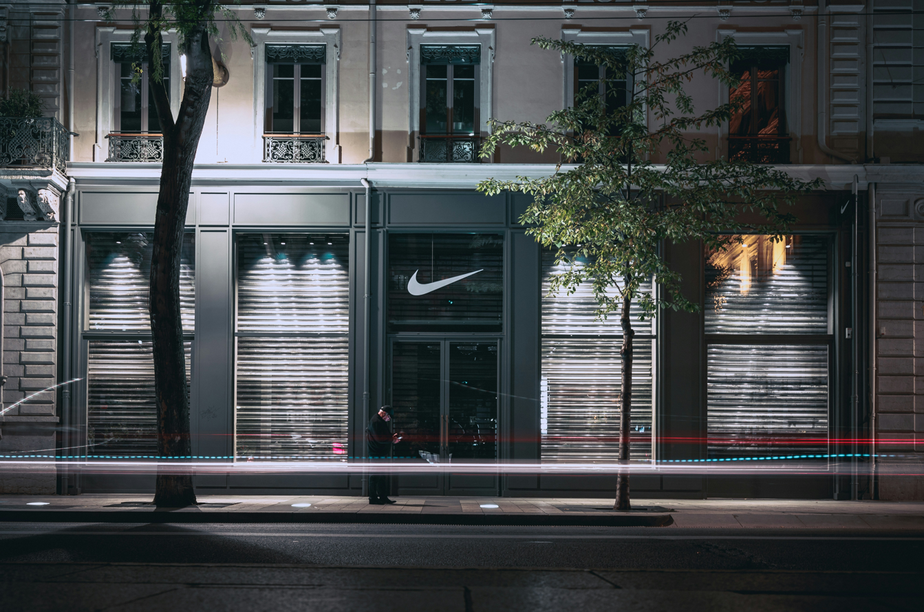 Depois de queda nas receitas, Nike despede 1.400 trabalhadores. Saiba o que se passou