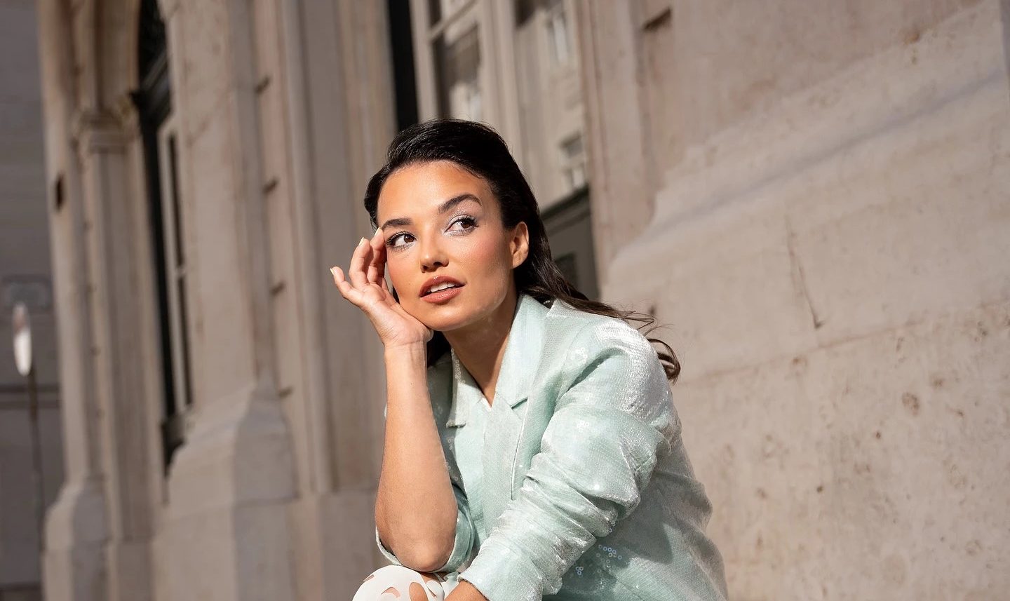 É como Sandra Silva e dorme com maquilhagem? Especialista diz que deve parar já