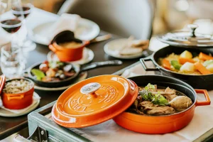 Ainda pode comer um tradicional cozido antes do verão chegar. Saiba onde e quanto custa