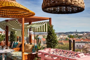 Sunsets, ostras e cocktails. O rooftop do Mama Shelter está de volta com novidades para o bom tempo