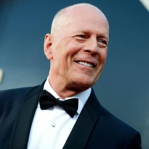 Família de Bruce Willis prepara-se para a morte do ator com decisão que vai ajudar a ciência. Entenda
