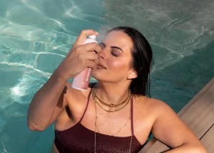 Este fixador de uma marca portuguesa promete deixar a maquilhagem à prova de bala (e controla a oleosidade)