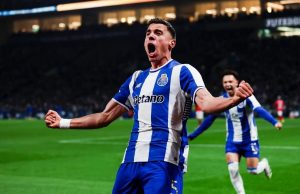 Campeão pelo FC Porto assaltado e ameaçado com faca em casa na Foz. Ladrões levaram relógios milionários