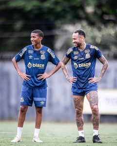 Neymar acusado de agredir colega durante um treino com “chapada violenta no rosto”