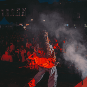 Prepare a ganga e o néon. Há uma mega festa dos anos 90 a chegar a Gaia