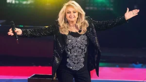 O que se passa com Bonnie Tyler? Artista de 74 anos está em coma induzido em Faro (e com prognóstico reservado)