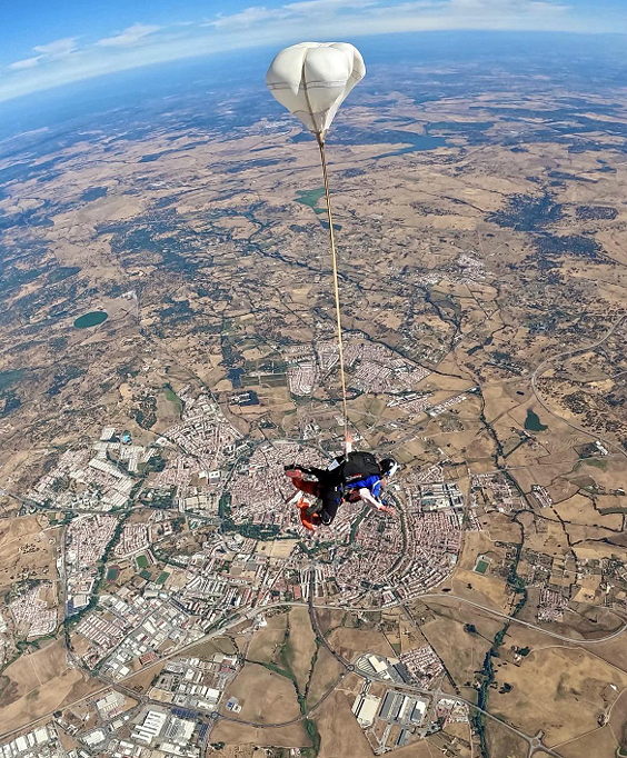Saltei de paraquedas para saber o que o meu pai sentiu. Quanto custa, como funciona e como foi a experiência