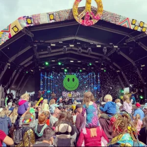 Chegou a rave onde bebés, crianças e pais dançam juntos em Lisboa. Saiba quando acontece