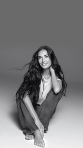 Quer ter o cabelo deslumbrante de Demi Moore? Fomos conhecer a renovada gama da Kérastase que promete tudo isso
